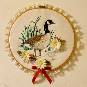 Vintage circle duck hanging picture
